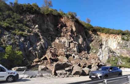 Fermeture de la RT20, à cause d’un éboulement rocheux en zone amiantifère
